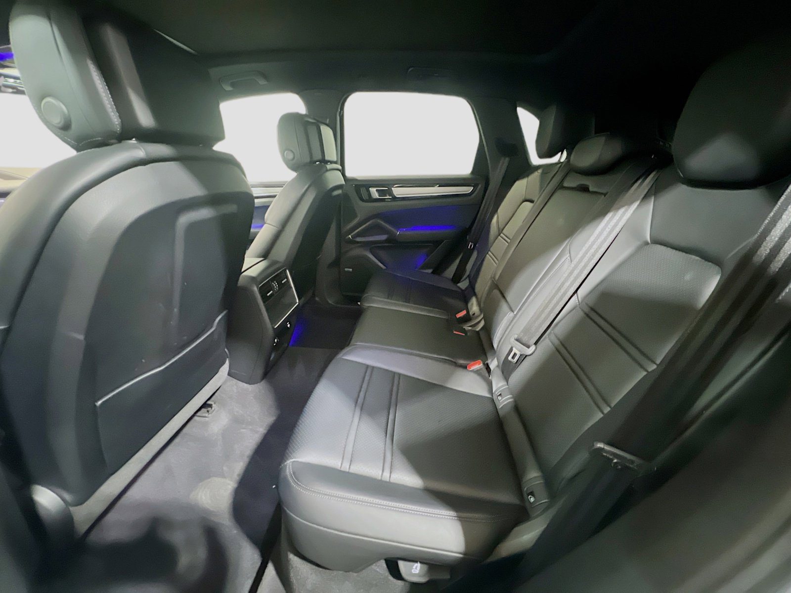 Used 2022 Porsche Cayenne AWD/4WD image 19