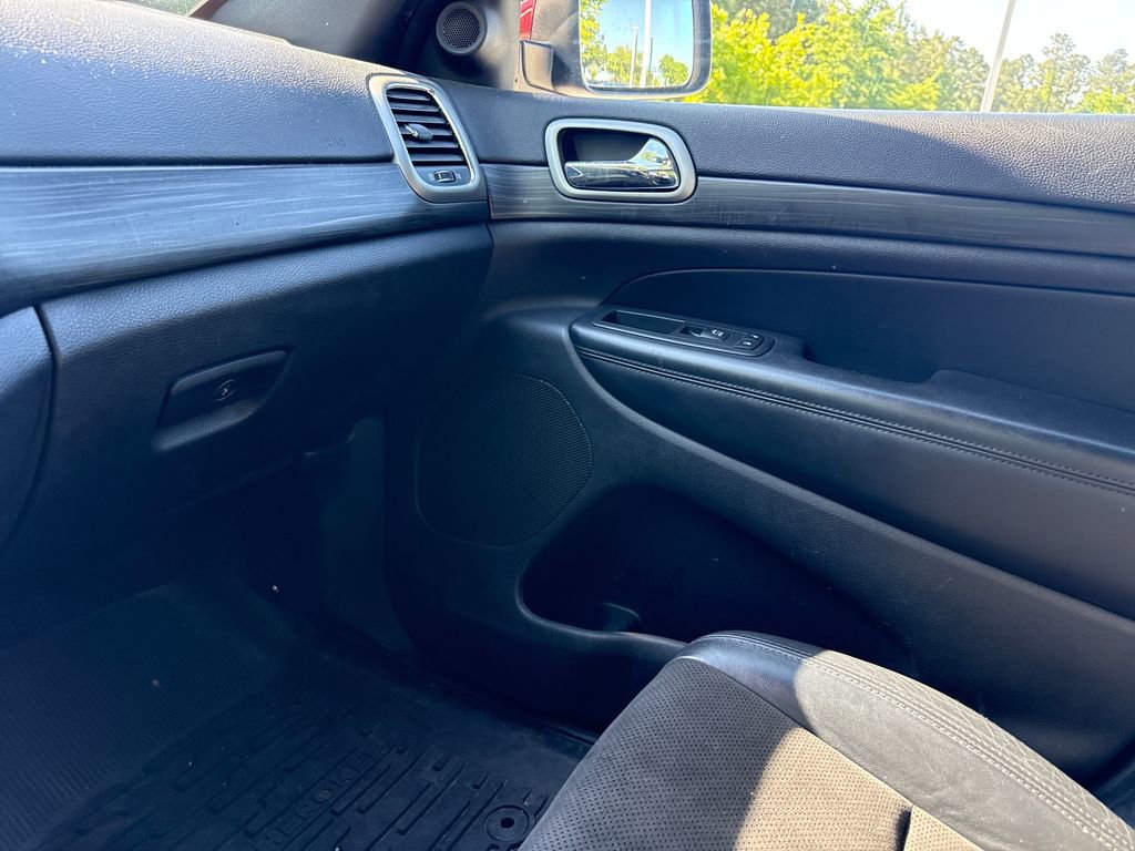 Used 2019 Jeep Grand Cherokee Laredo w/ Laredo X Package RWD image 17