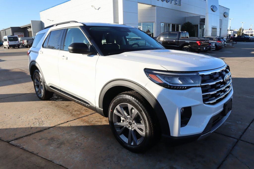 New 2026 Ford Explorer Active w/ Active Comfort Package image 1