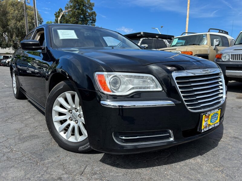 Used 2013 Chrysler 300 RWD image 1