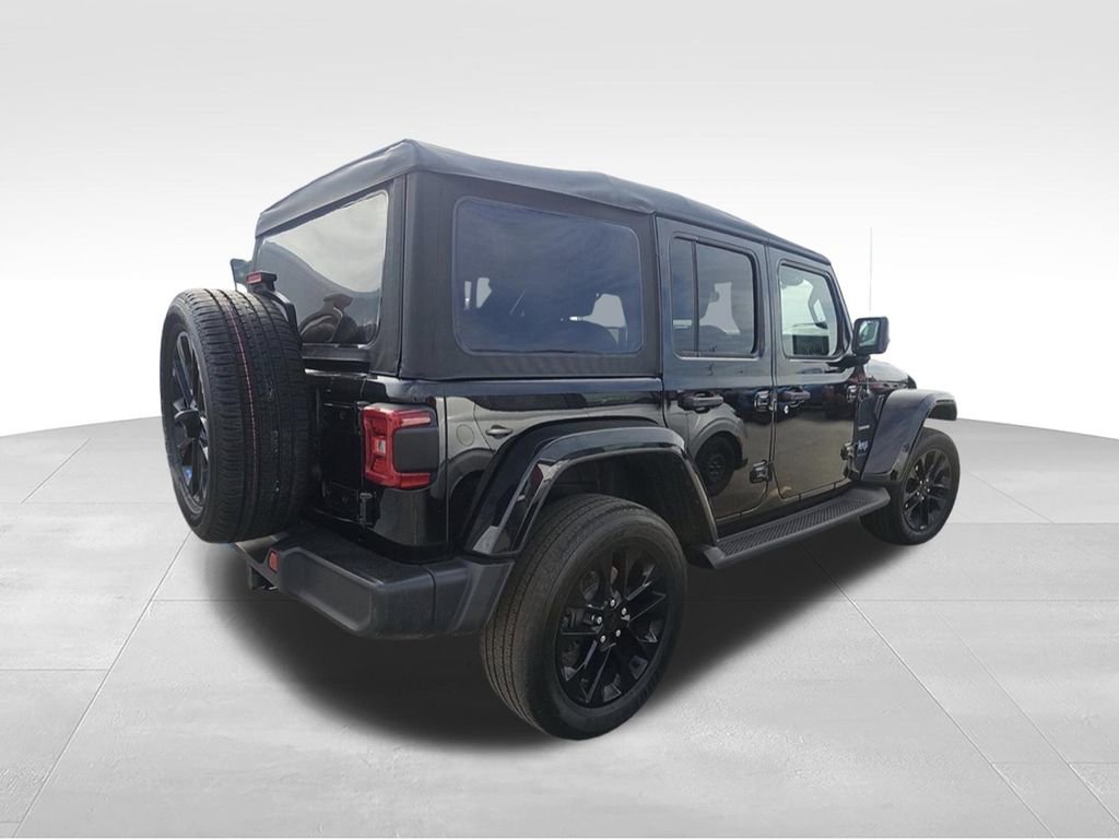 Used 2023 Jeep Wrangler Unlimited Sahara w/ Cold Weather Group AWD/4WD image 5