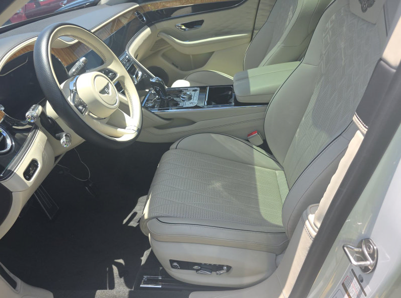 Used 2021 Bentley Flying Spur V8 AWD/4WD image 4