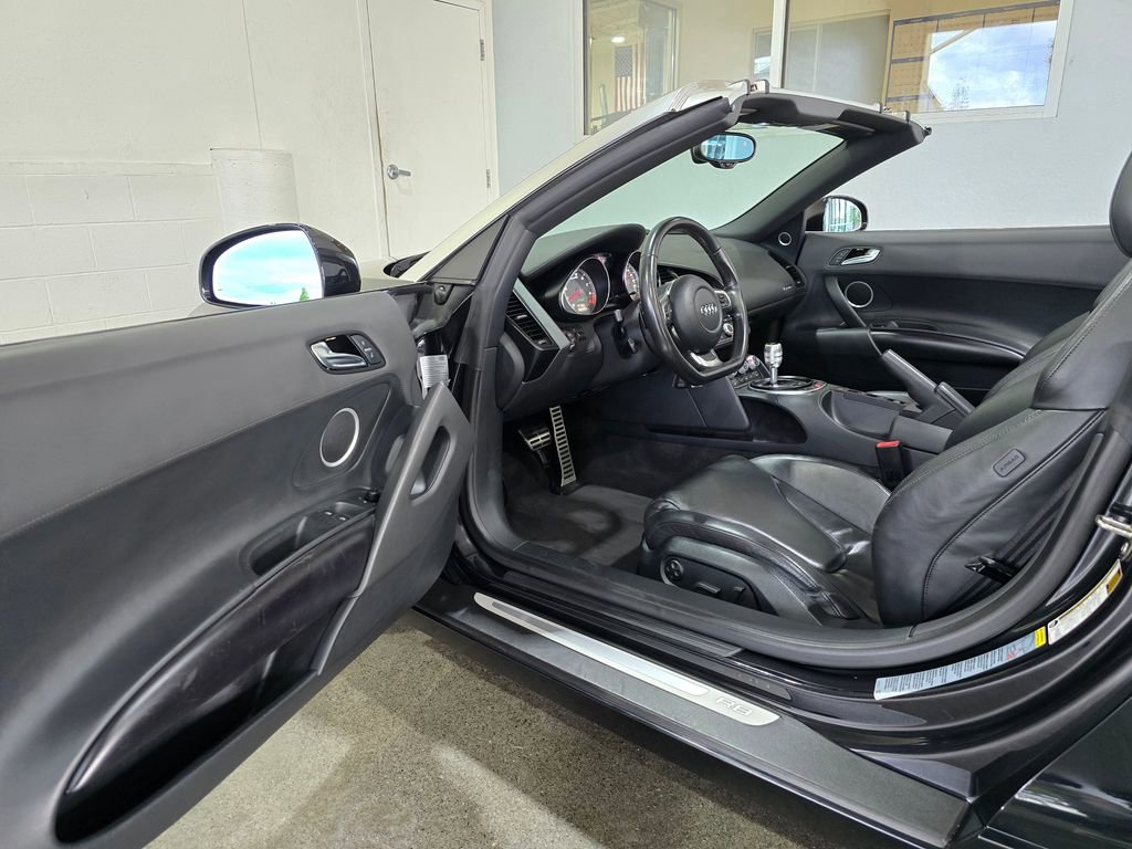 Used 2011 Audi R8 V8 w/ Convenience Pkg image 23