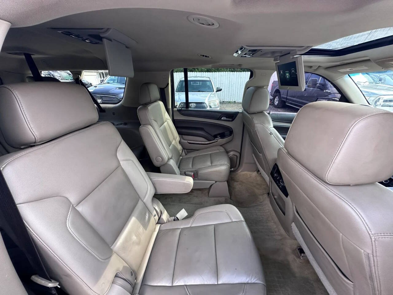 Used 2017 Chevrolet Suburban LT w/ LT Signature Package AWD/4WD image 15