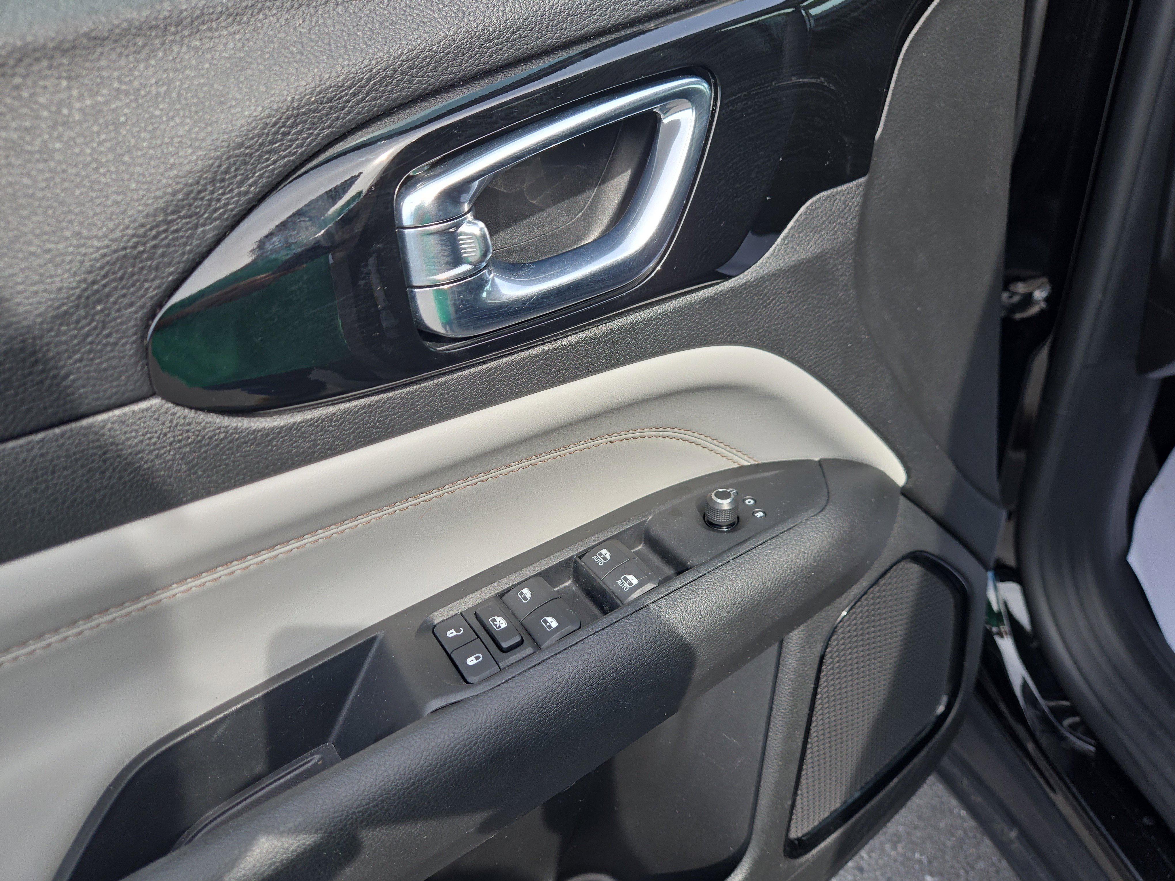 Used 2022 Jeep Compass Limited image 16