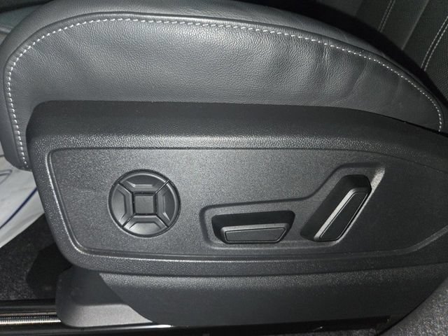 Used 2025 Audi Q5 Premium Plus w/ Premium Plus AWD/4WD image 12