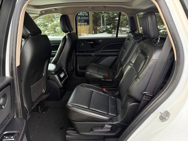 Used 2022 Lincoln Aviator Reserve w/ Equipment Group 201A image 7