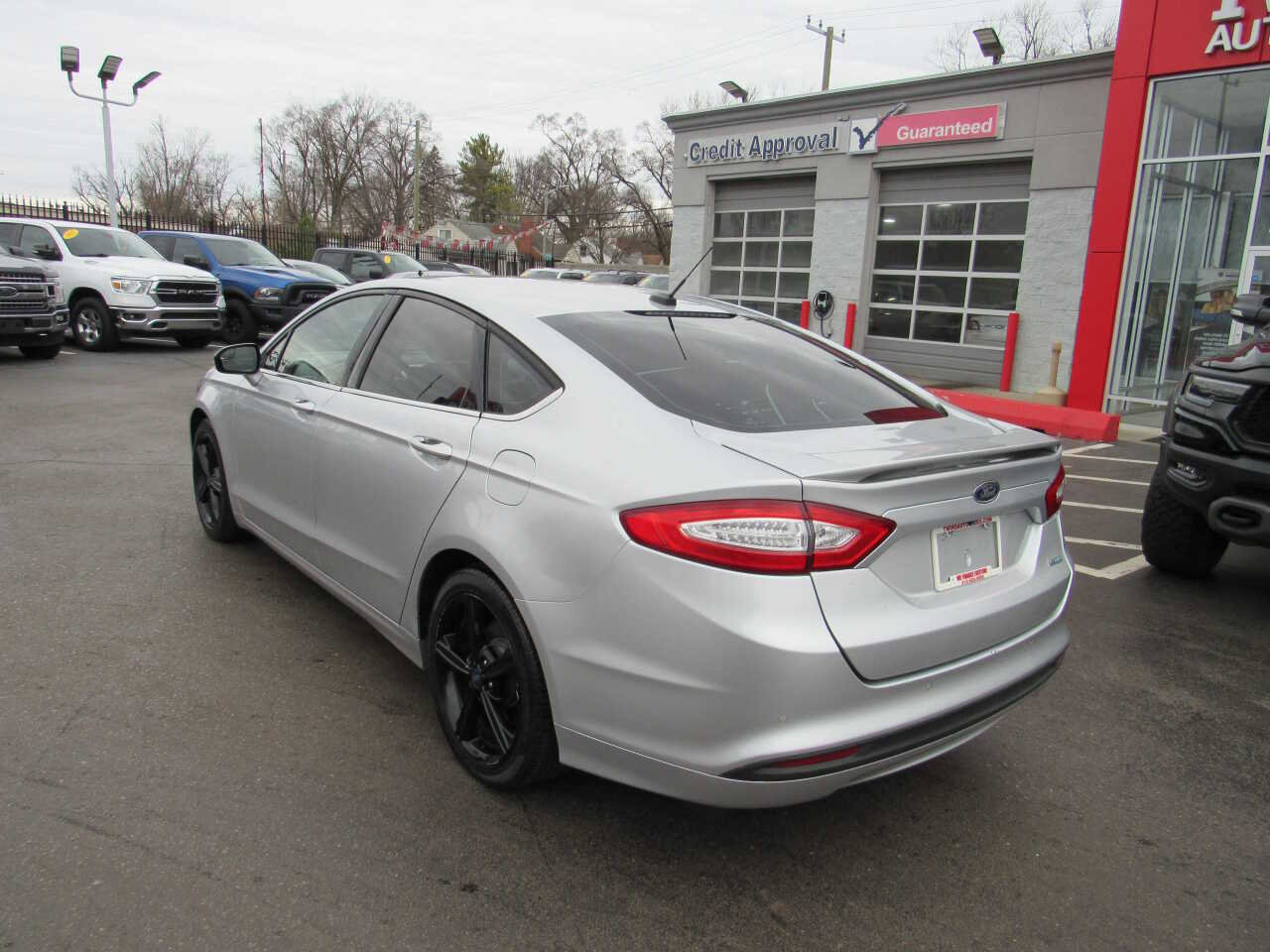 Used 2016 Ford Fusion SE w/ Equipment Group 201A image 7