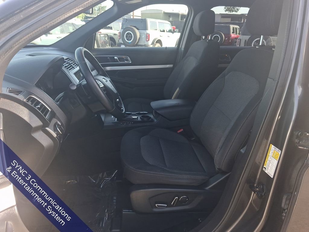 Used 2017 Ford Explorer XLT w/ Equipment Group 201A FWD image 12
