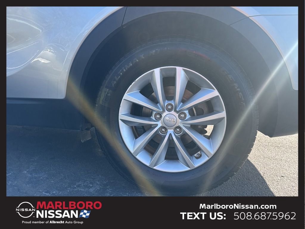 Used 2017 Kia Sorento LX w/ LX Convenience Package image 12