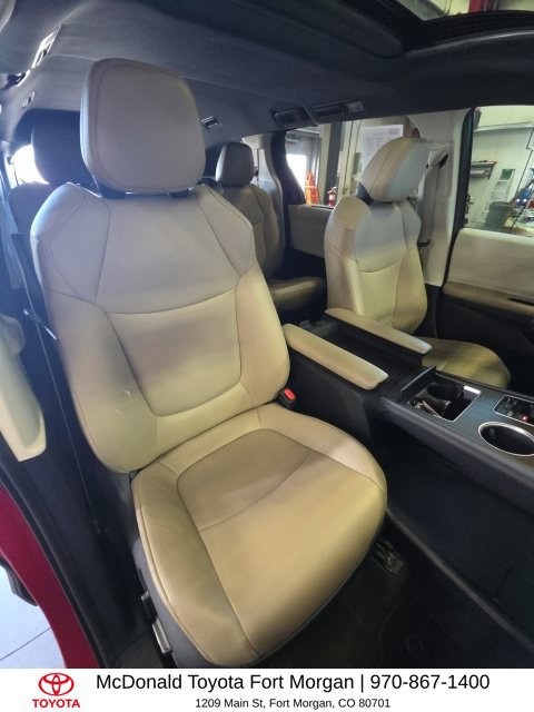 Used 2021 Toyota Sienna XLE FWD image 23