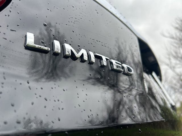 Used 2018 Ford Explorer Limited AWD/4WD image 34