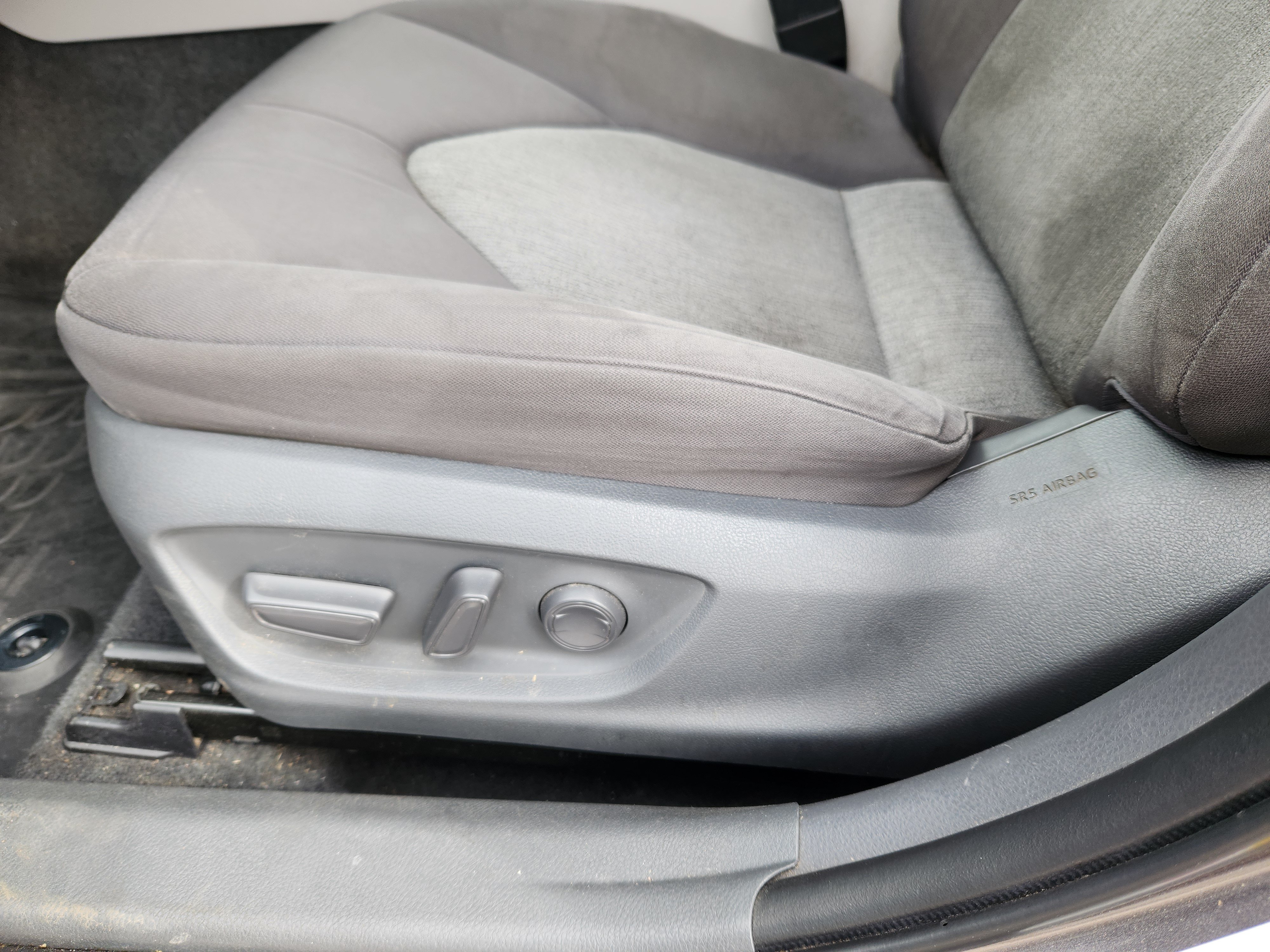 Used 2019 Toyota Camry LE FWD image 19