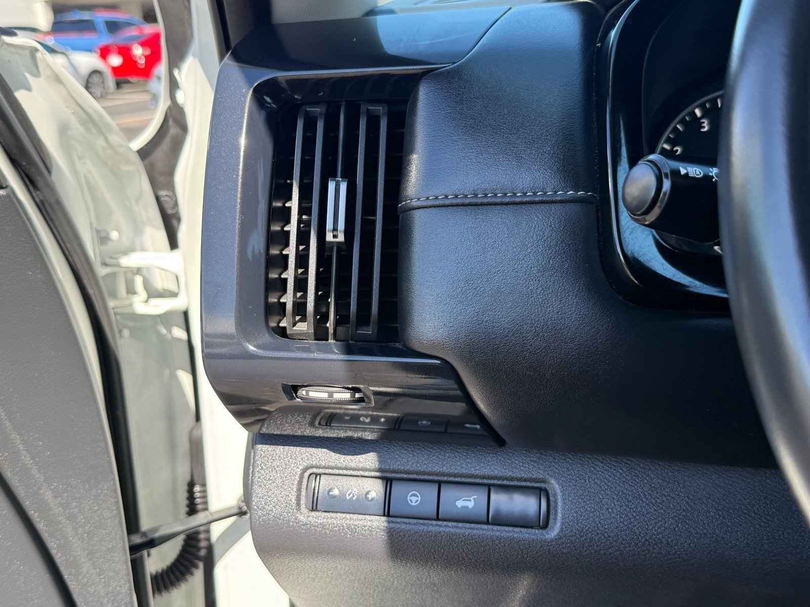 Used 2025 Nissan Pathfinder SV AWD/4WD image 15