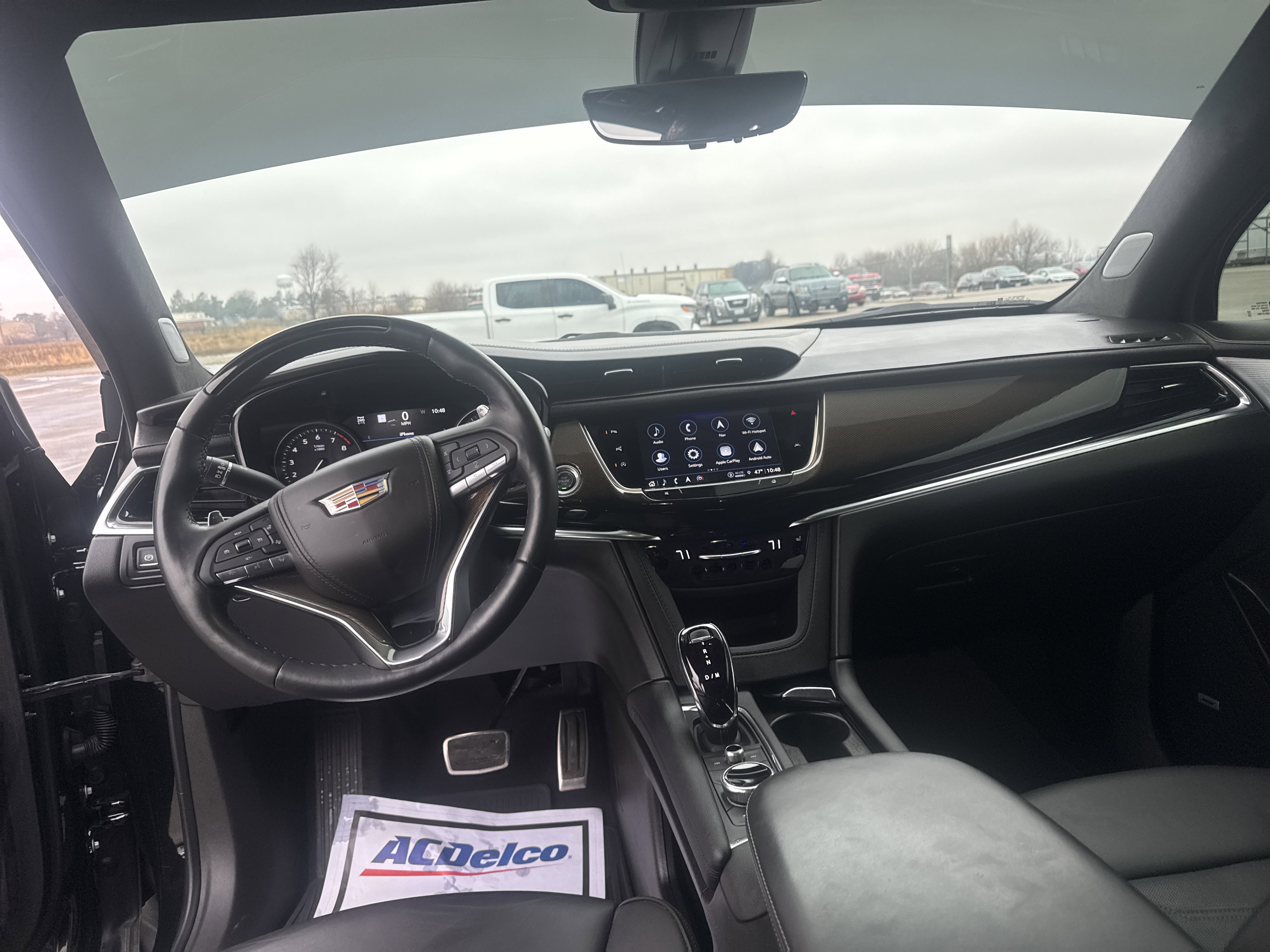 Used 2024 Cadillac XT6 Sport w/ LPO, ONYX Package image 10