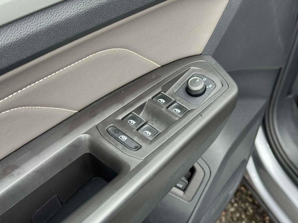 Used 2023 Volkswagen Atlas SE AWD/4WD image 16