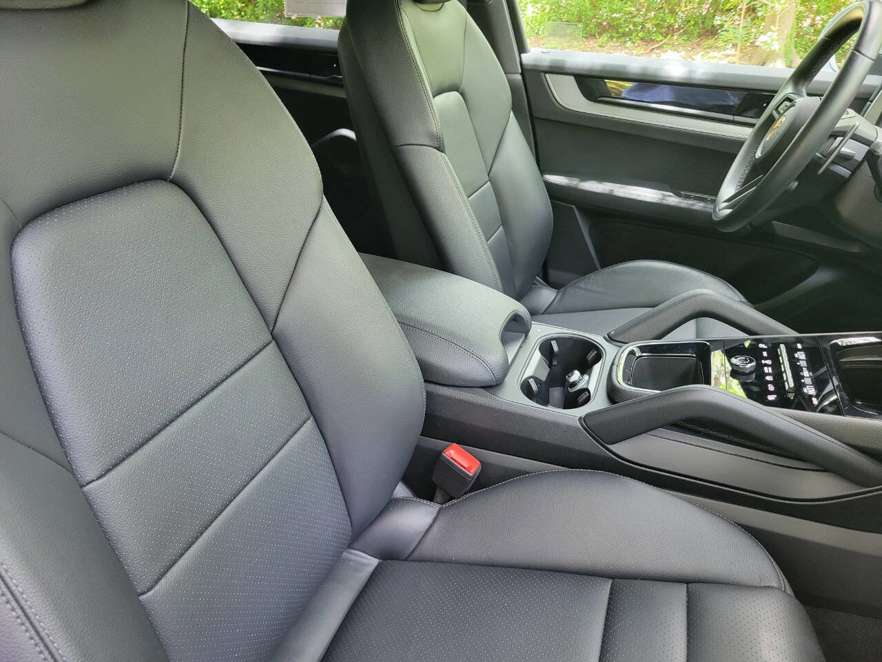 Used 2024 Porsche Cayenne image 10