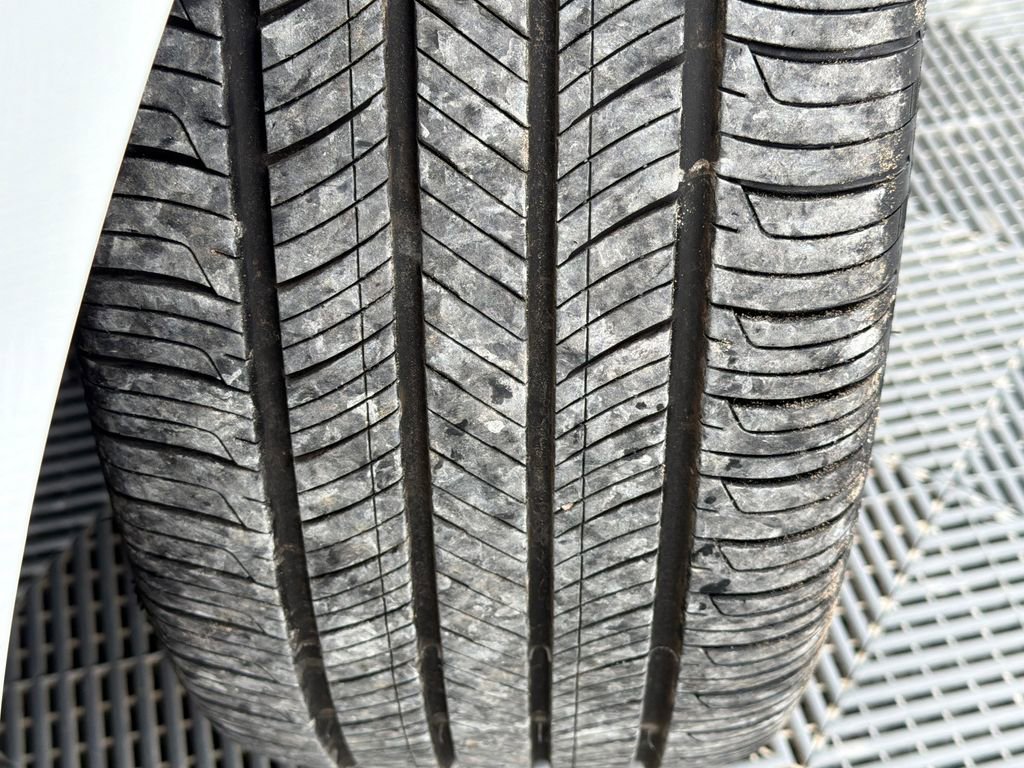 Used 2025 Hyundai Elantra Limited w/ Cargo Package image 21