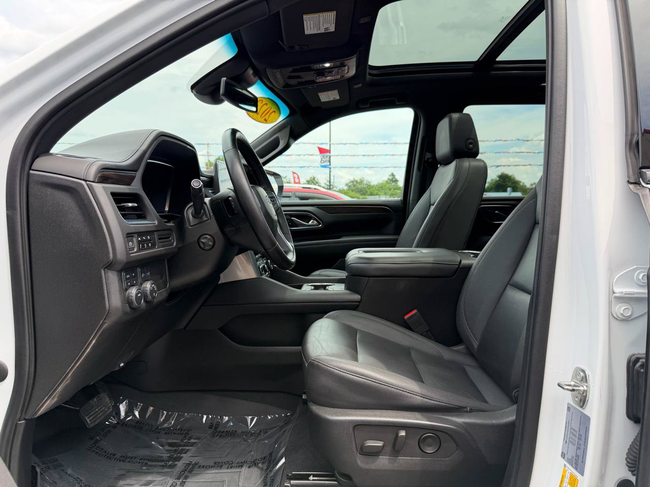 Used 2023 Chevrolet Tahoe Z71 w/ Luxury Package AWD/4WD image 15