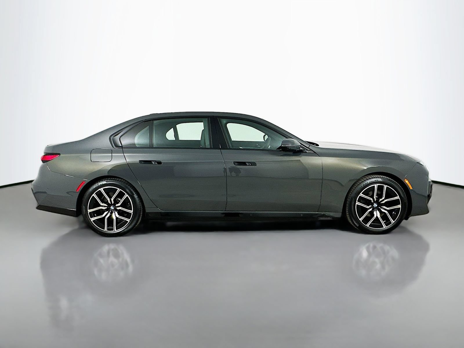 New 2026 BMW 750e xDrive w/ Executive Package AWD/4WD image 4