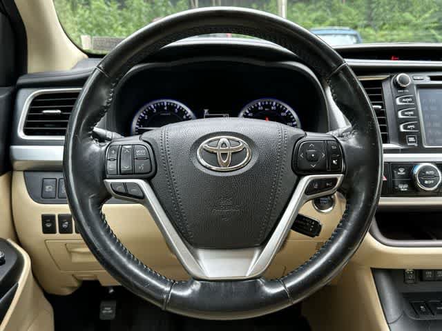 Used 2017 Toyota Highlander Limited Platinum AWD/4WD image 7