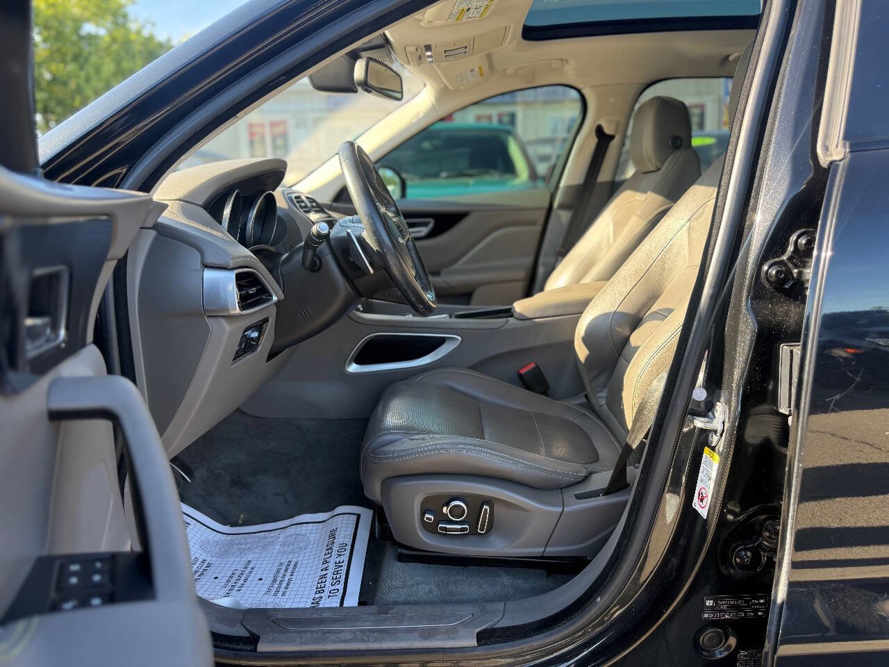 Used 2018 Jaguar F-PACE R-Sport AWD/4WD image 9