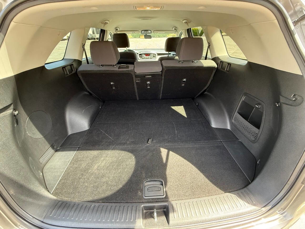 Used 2017 Kia Sorento L image 13