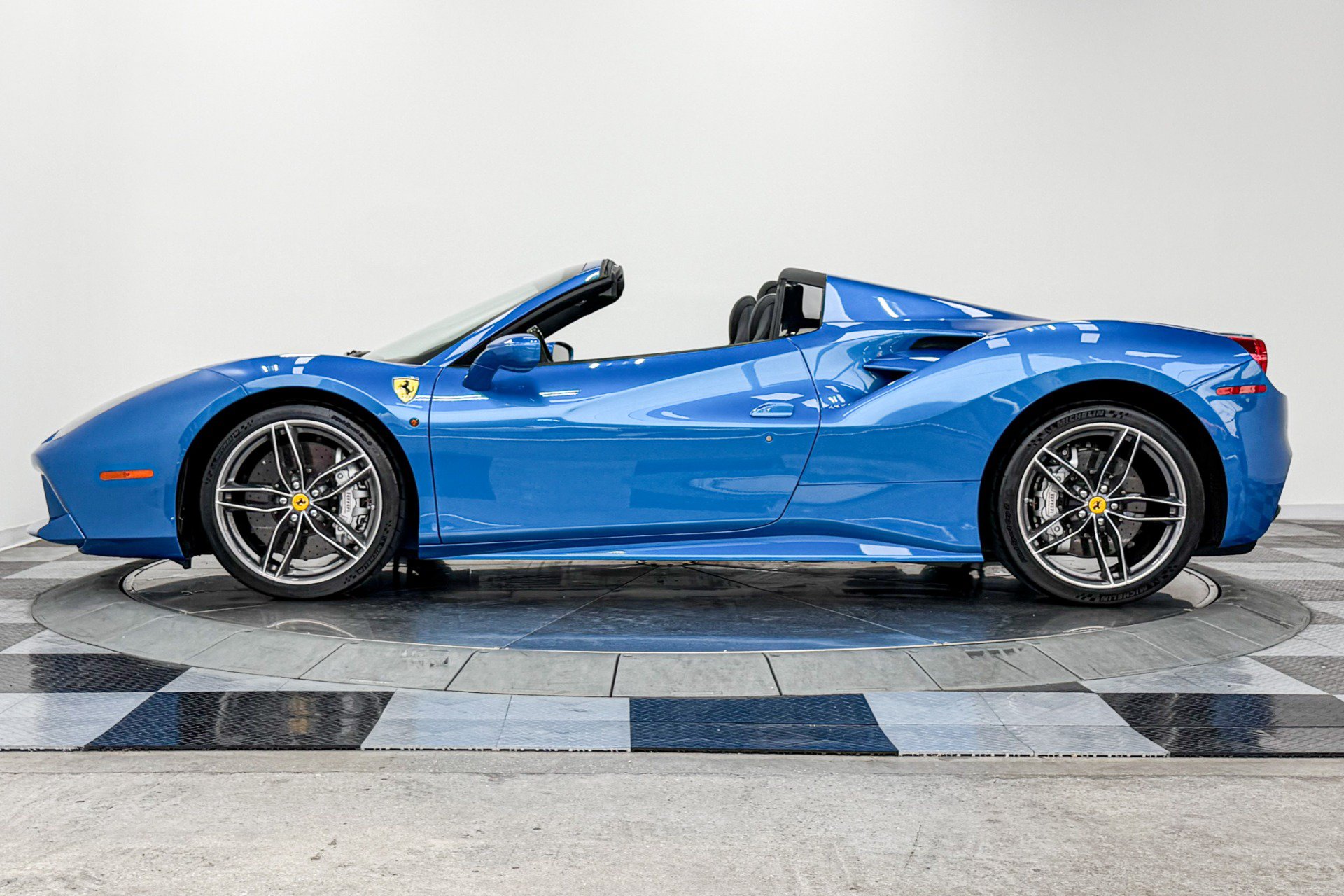 Used 2018 Ferrari 488 Spider RWD image 6