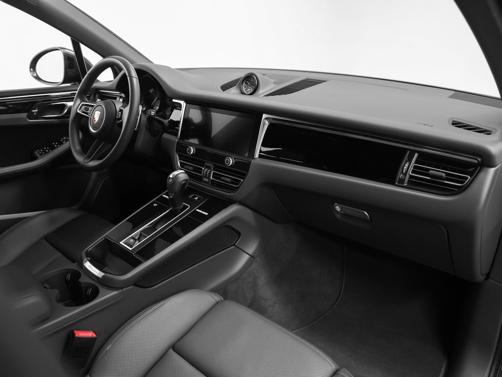 Used 2025 Porsche Macan image 23