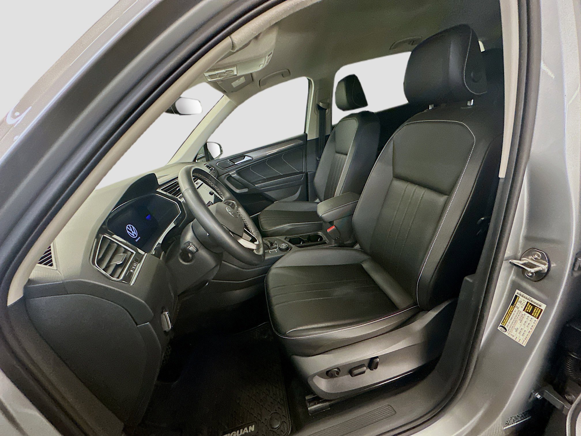 Used 2022 Volkswagen Tiguan SE image 13