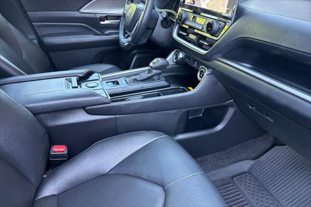 Certified 2024 Toyota Grand Highlander AWD image 18