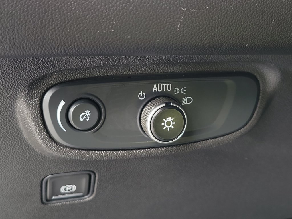 Used 2024 GMC Terrain SLE FWD image 22