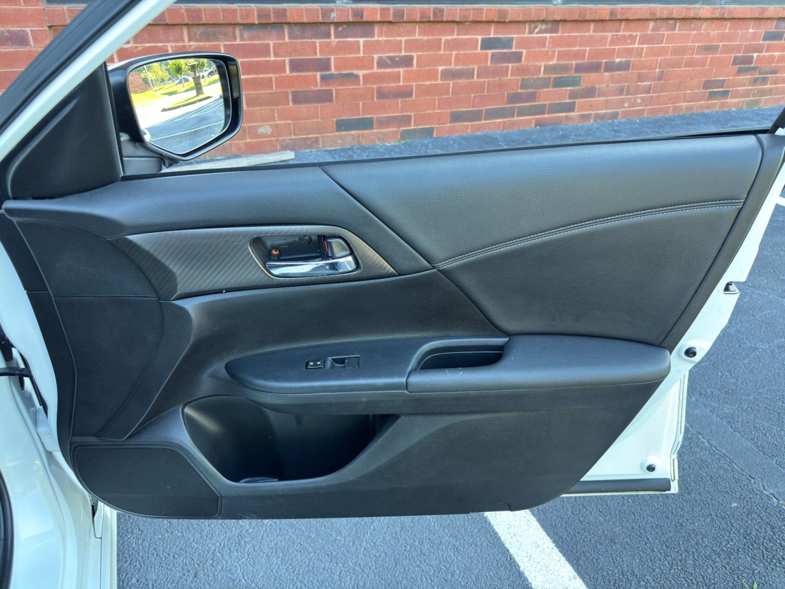 Used 2017 Honda Accord Sport image 36
