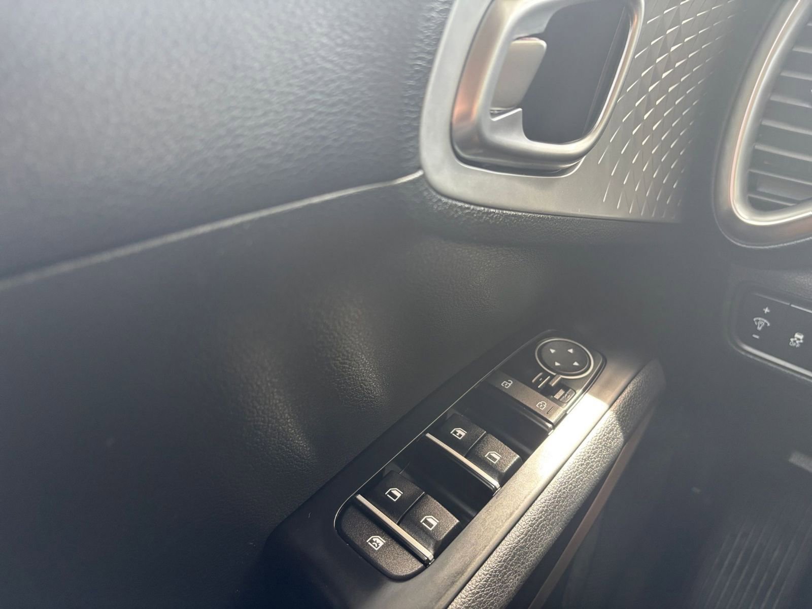 Used 2025 Kia Soul LX w/ LX Technology Package FWD image 18