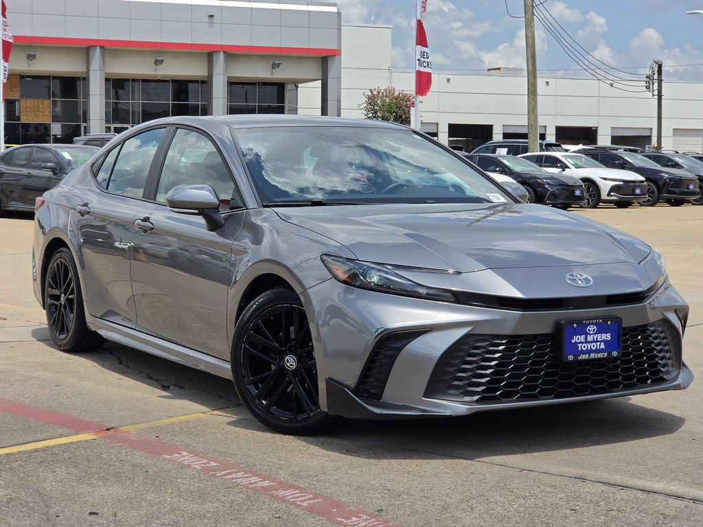 Used 2025 Toyota Camry SE FWD image 2