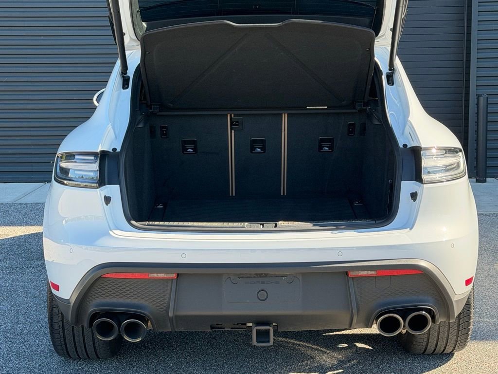 Certified 2023 Porsche Macan image 17