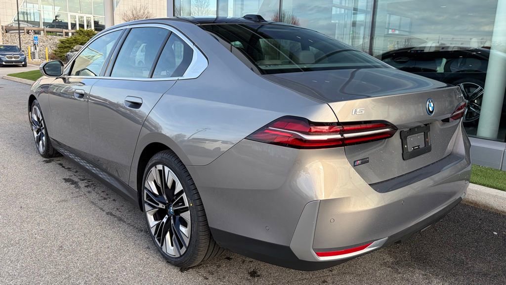 Certified 2025 BMW i5 xDrive40 w/ Executive Package image 2