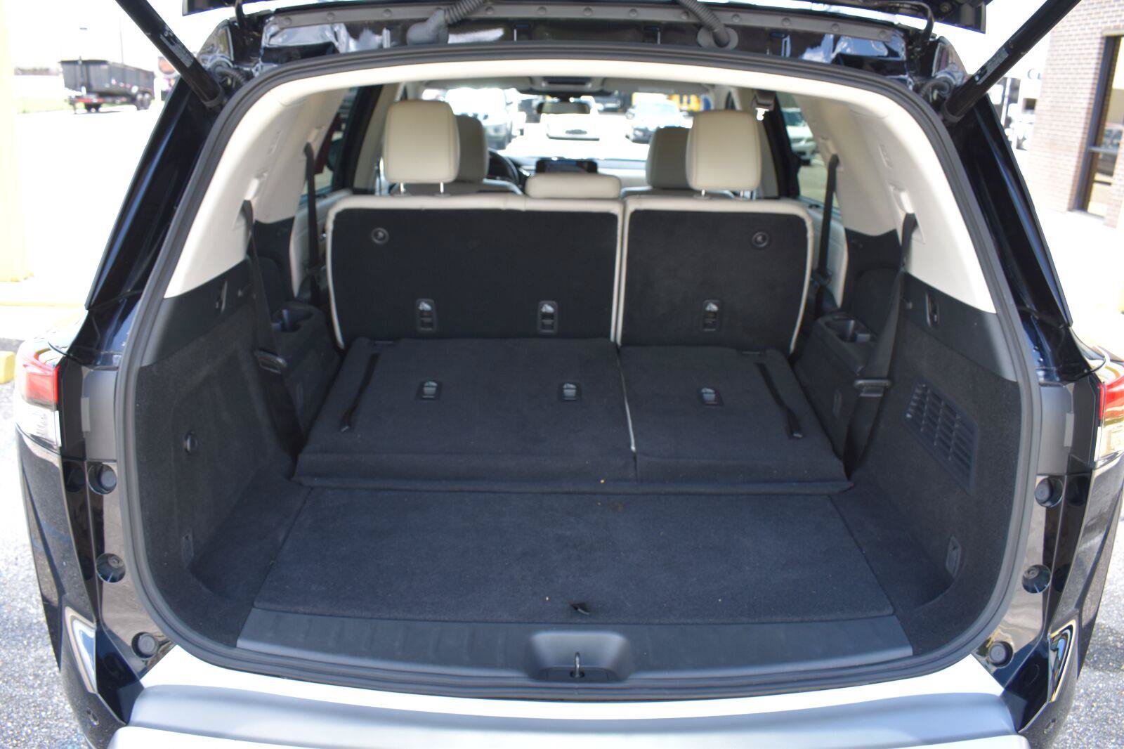 Used 2025 Nissan Pathfinder SL FWD image 58
