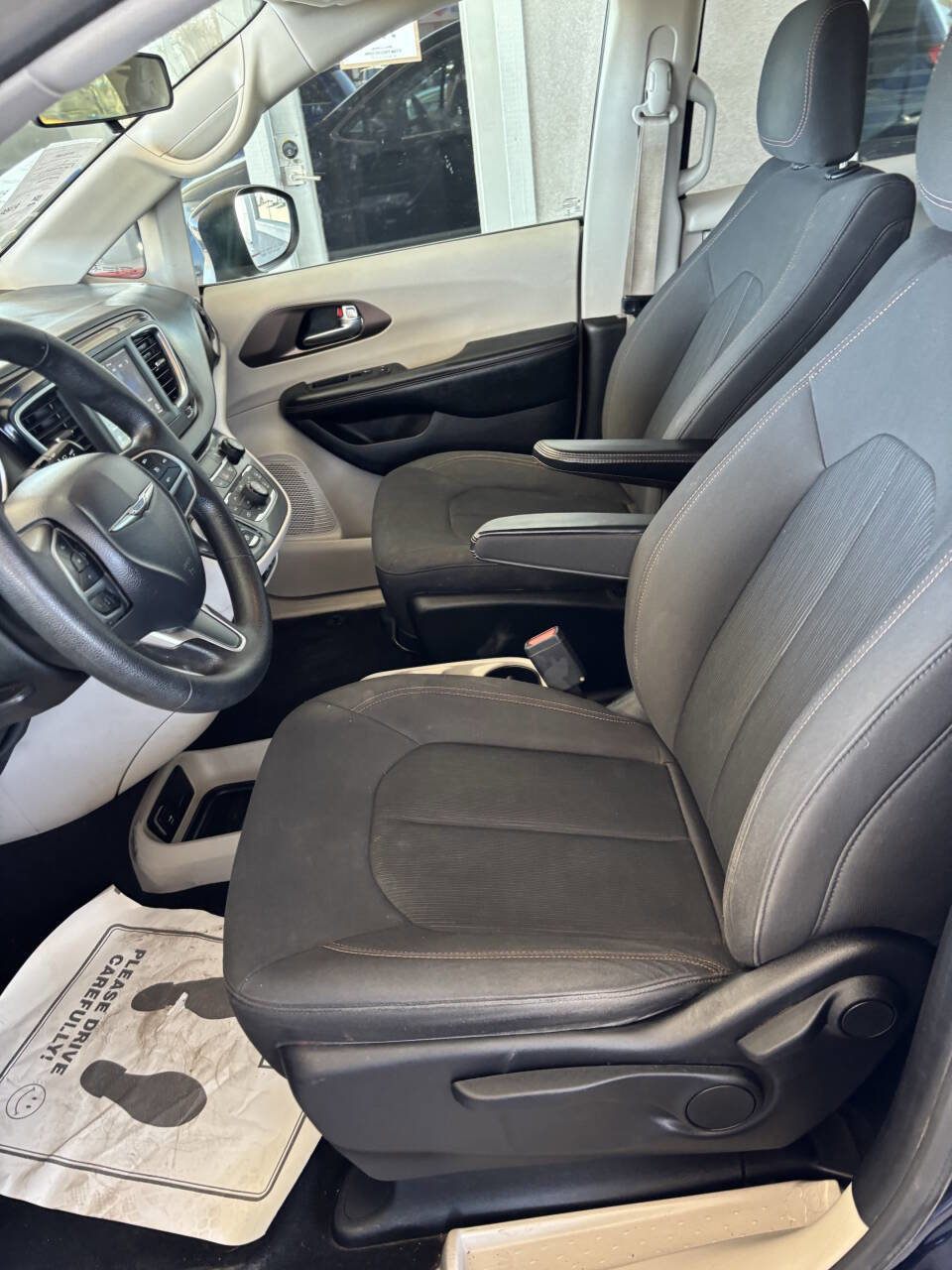 Used 2019 Chrysler Pacifica L image 7