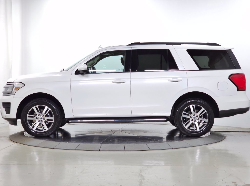 Used 2022 Ford Expedition XLT RWD image 2