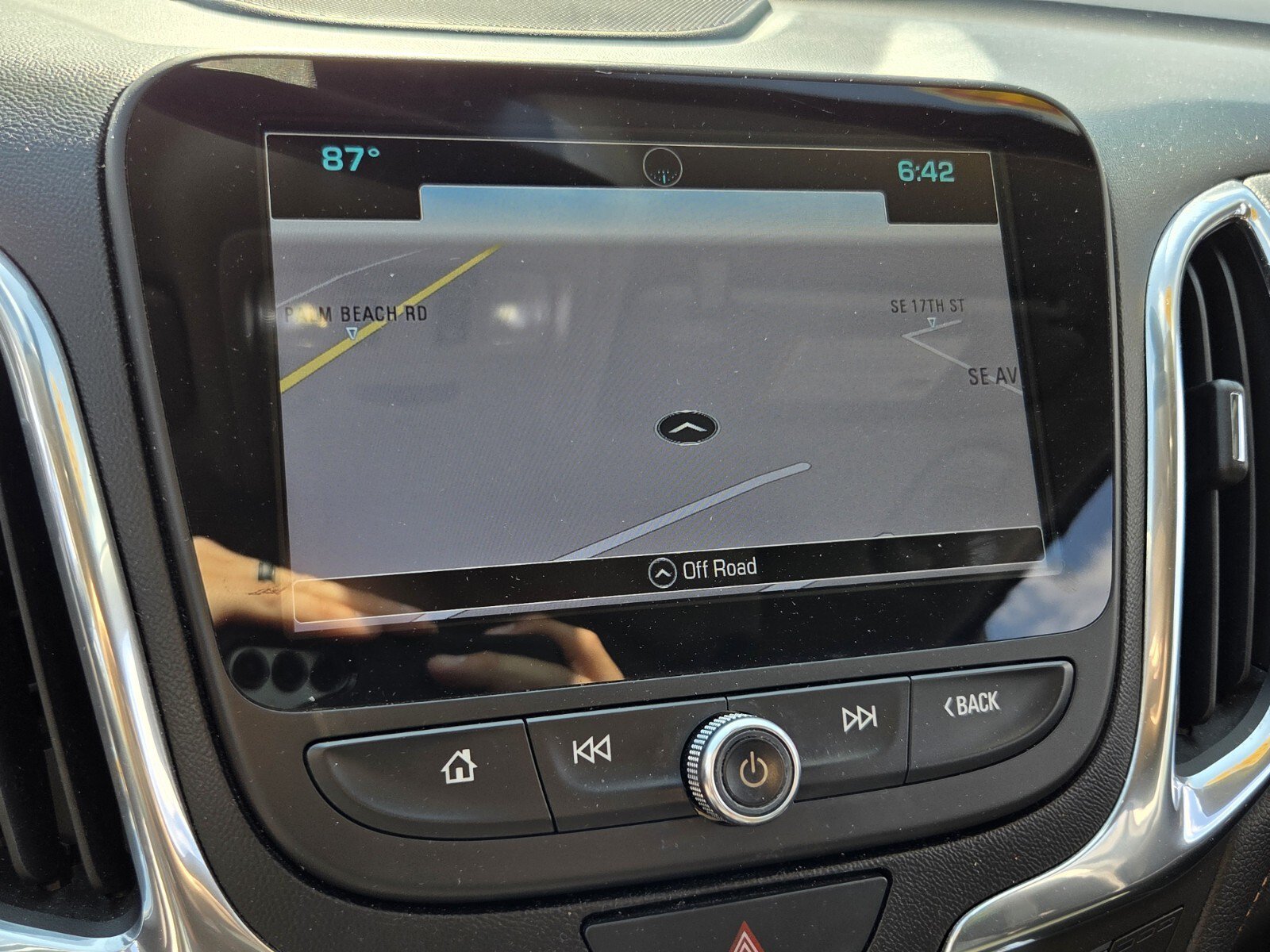 Certified 2018 Chevrolet Equinox Premier FWD image 25
