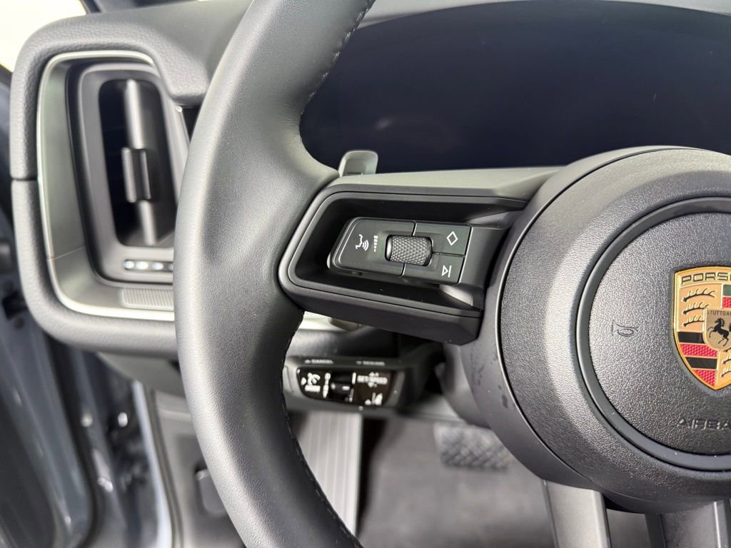 Certified 2025 Porsche Cayenne Coupe image 29