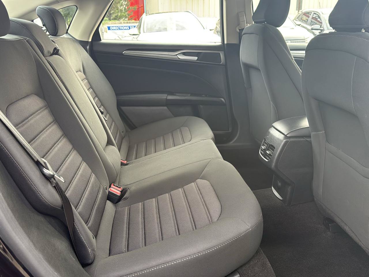 Used 2020 Ford Fusion SE FWD image 14
