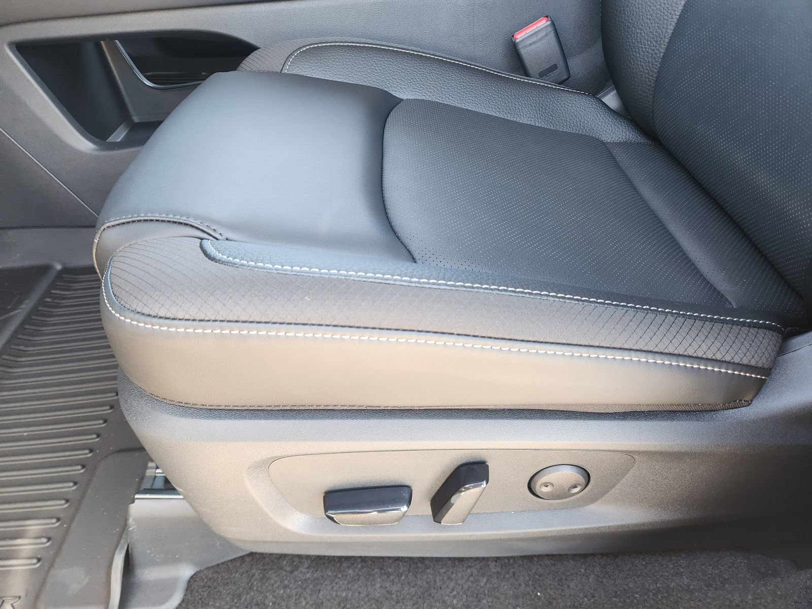 New 2026 Nissan Pathfinder SL image 21