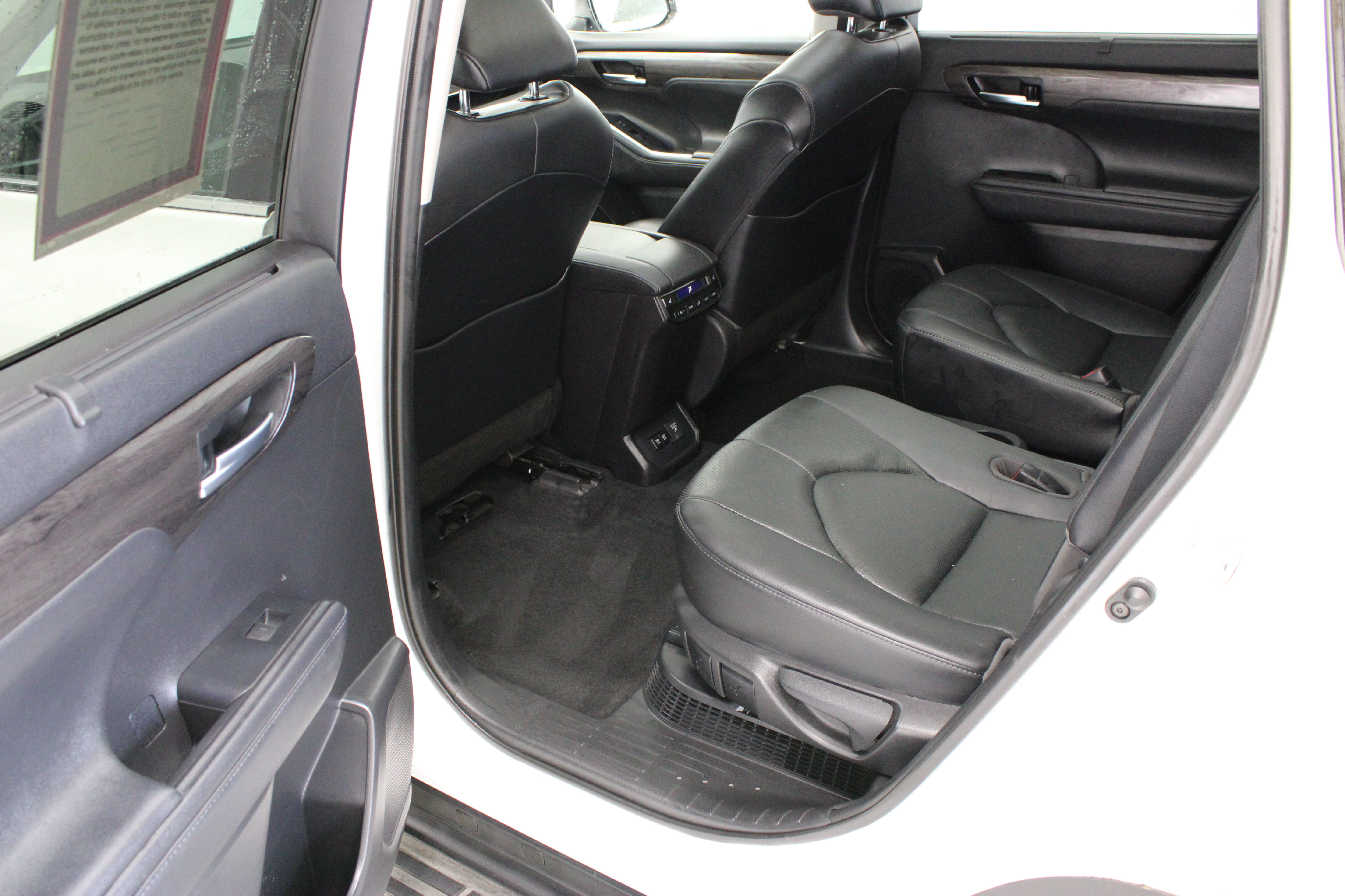 Used 2020 Toyota Highlander Platinum AWD/4WD image 31