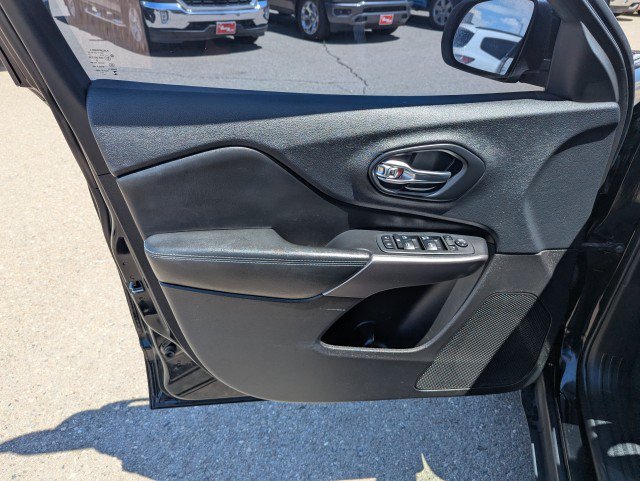 Used 2019 Jeep Cherokee Latitude w/ Popular Appearance Group AWD/4WD image 9