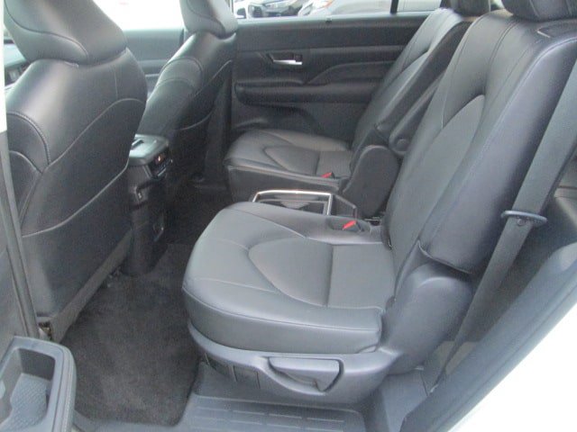 Used 2025 Toyota Grand Highlander AWD image 10