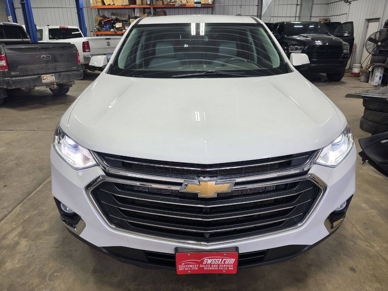 Used 2020 Chevrolet Traverse LT w/ LT Premium Package AWD/4WD image 3