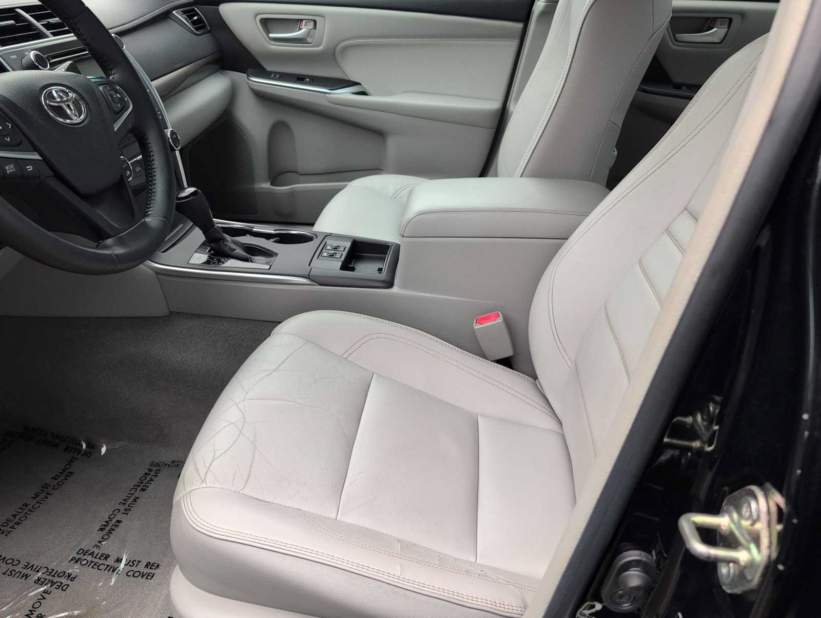Used 2016 Toyota Camry XLE FWD image 16