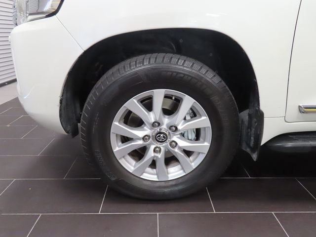 Used 2016 Toyota Land Cruiser image 14